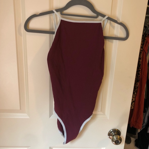 UO seamless cross-back bodysuit - Picture 4 of 7